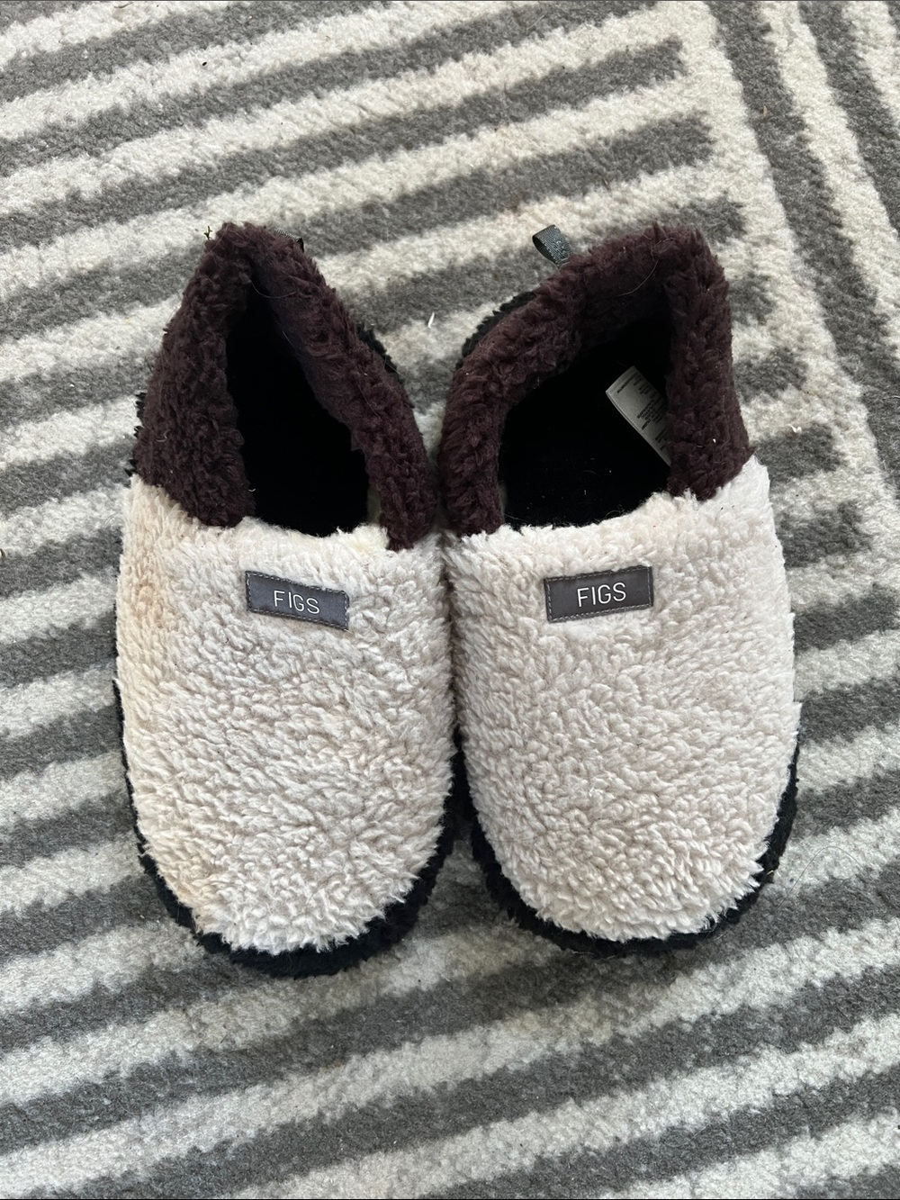 Figs Sherpa slippers size S